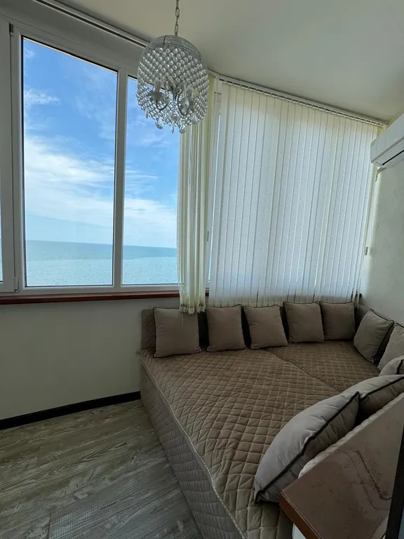 Квартира с видом на море, квартира на берегу моря