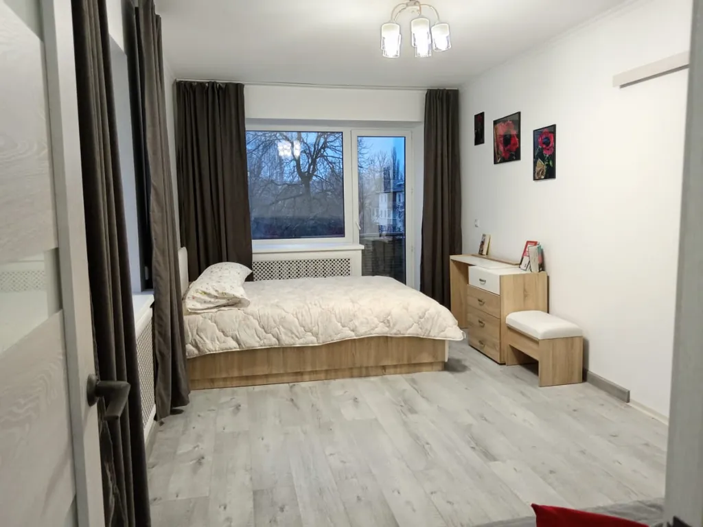 Квартира Просторная и уютная угловая квартира с видом на аллею — Пересвет