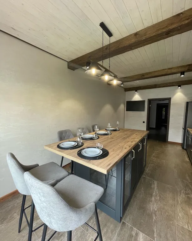 Коттедж для отдыха вблизи леса, с отдельной территорией и баней