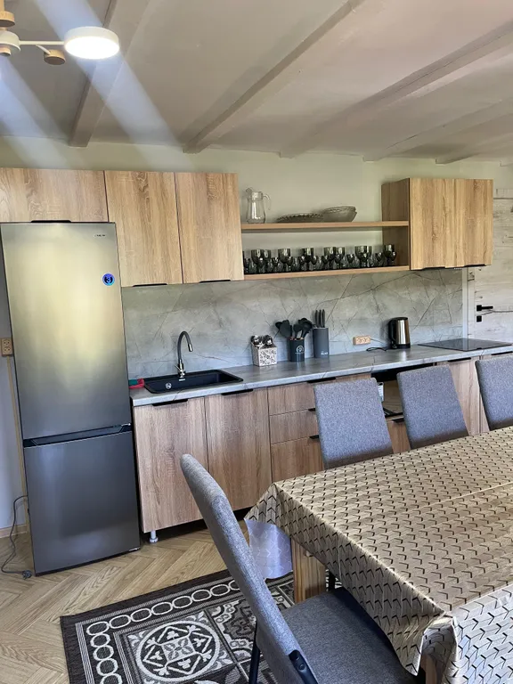 Коттедж с видом на озеро и горы