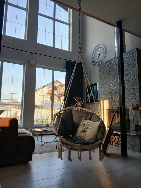 Большой уютный дом с камином