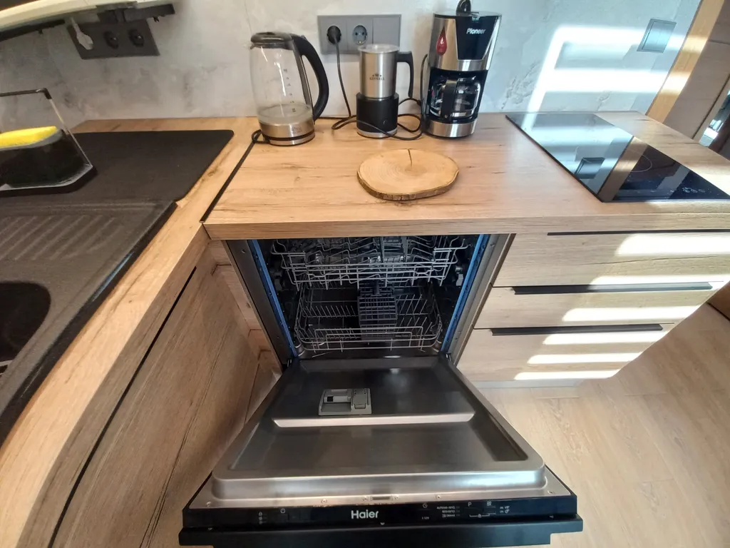 Уютная квартира с новым ремонтом в центре поселка