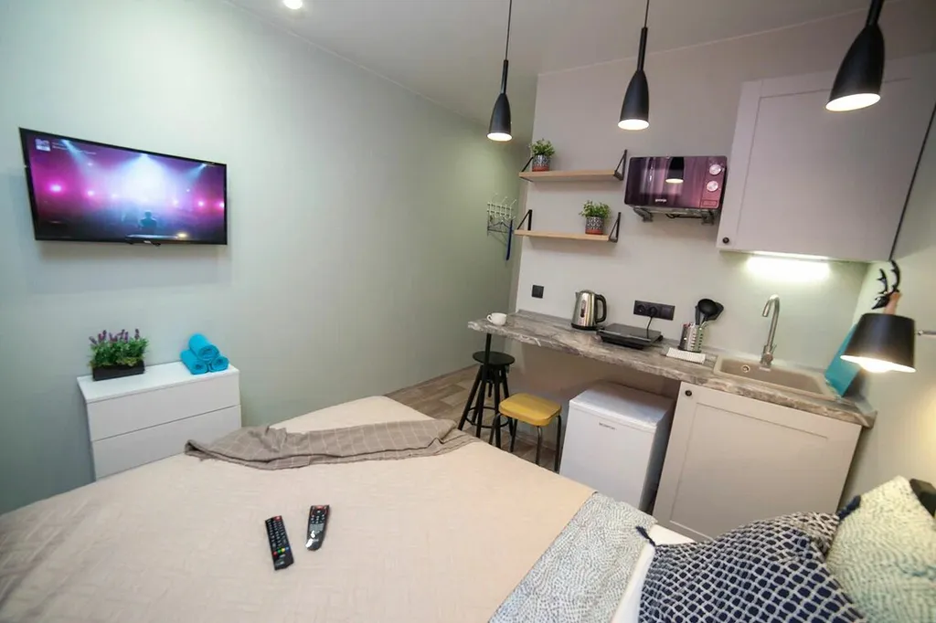 Стильная студия возле метро для двоих гостей