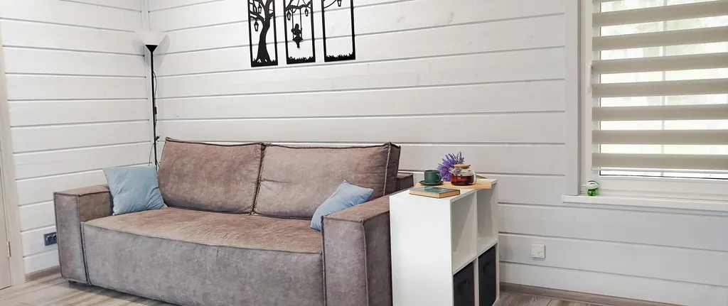 Просторный дом на берегу реки