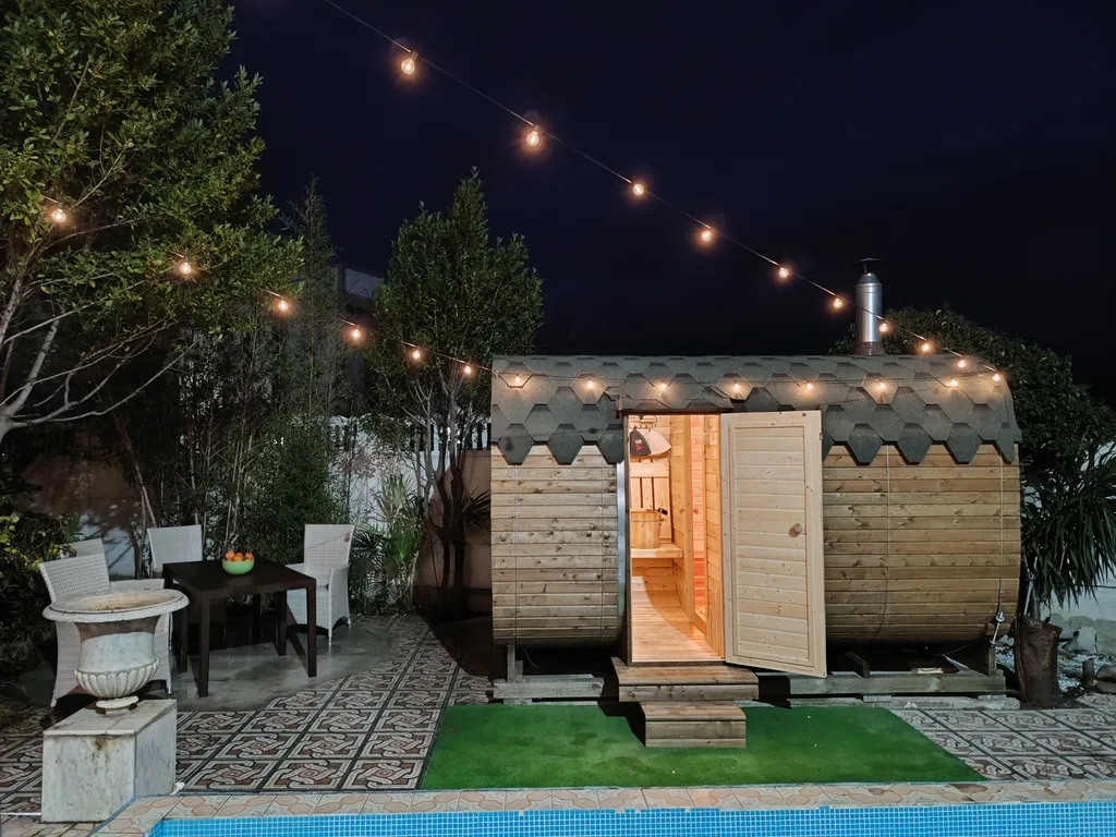 Дом с бассейном и баней