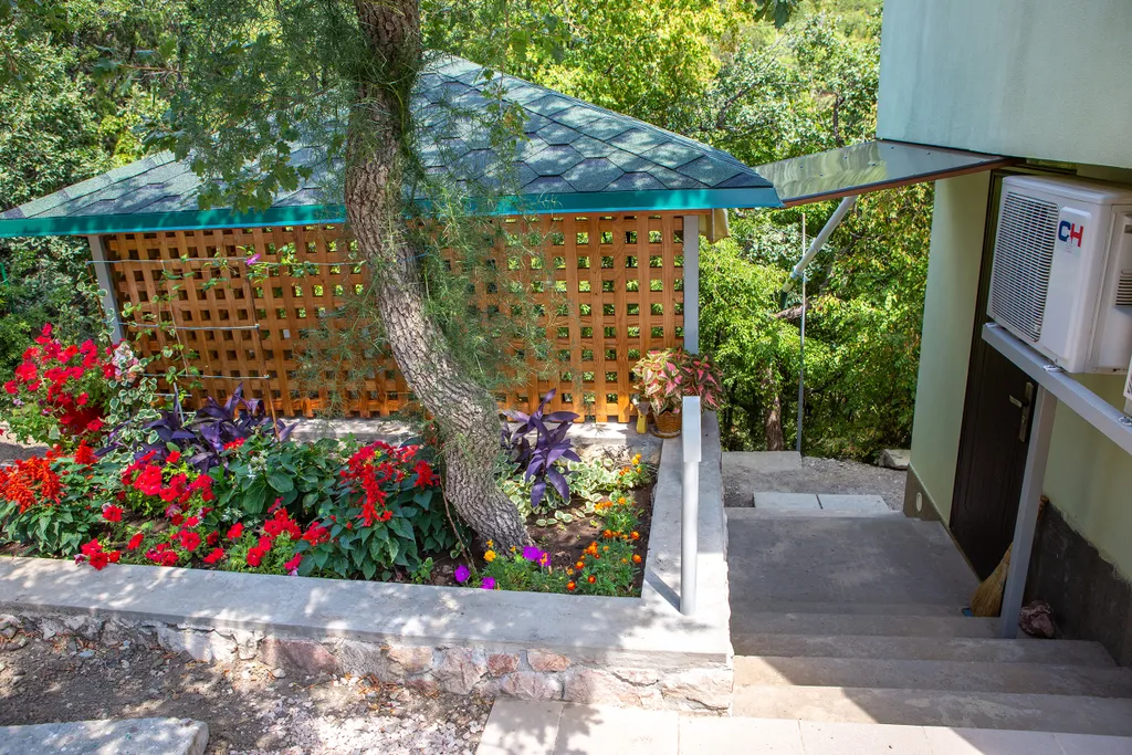 Двухместный номер с беседкой с видом на лес и горы