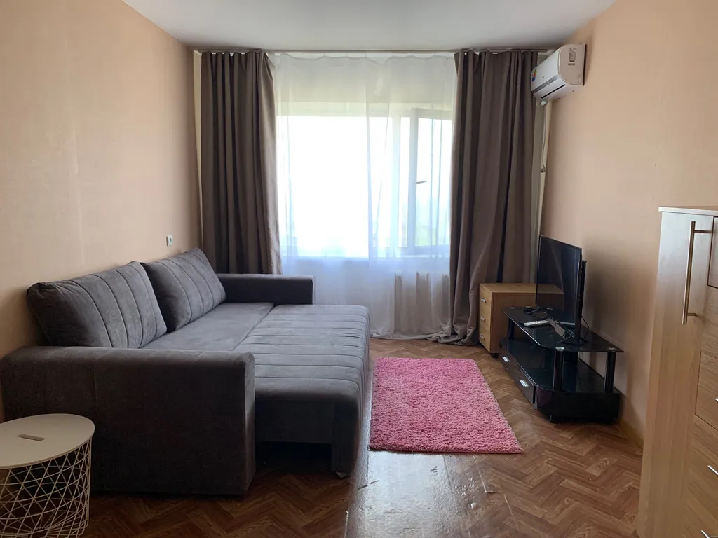 Первая речка, рядом с пляжем на мысе Кунгасный