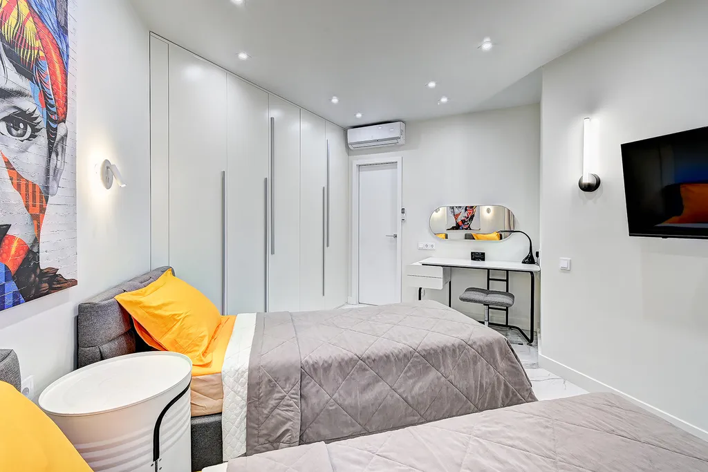 Квартира Квартира Двухкомнатная с 2 санузлами, проектором на балконе, бассейном на территории — Адлер