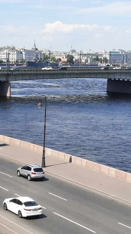 Квартира Квартира у Литейного моста с видом на Неву — Санкт-Петербург
