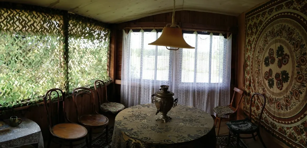 Деревенский дом с видом на озеро