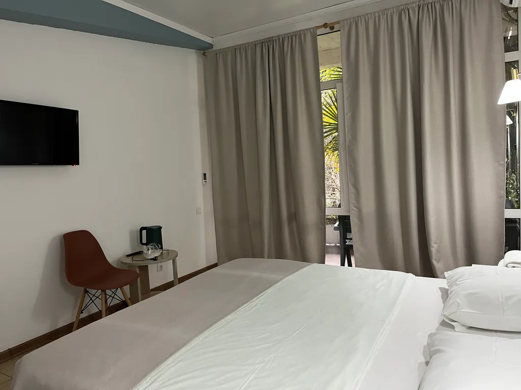 Квартира Квартира Уютный номер на 1 этаже с видом на парк с балконом. — Гагра