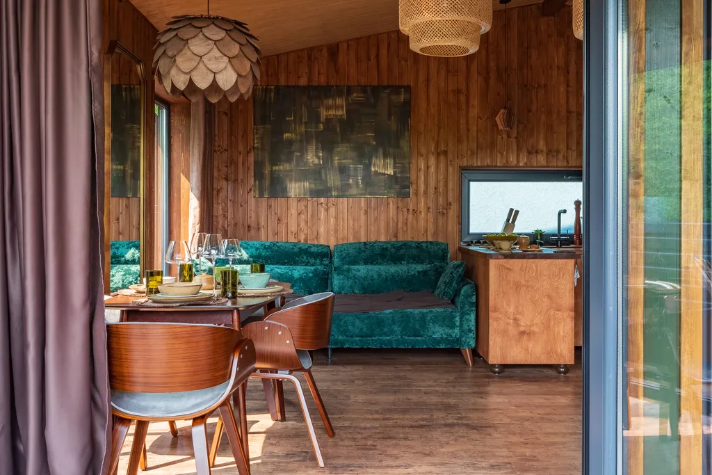 Сказочный уютный домик у моря