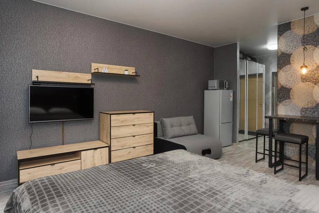 Студия с видом на город