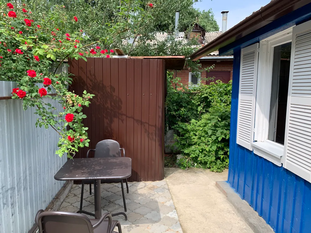 Дом со своим двором и парковкой