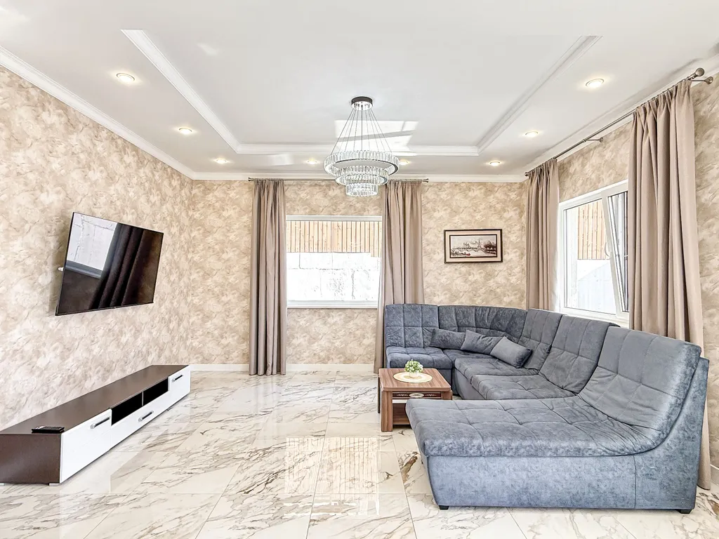 Новый дом с бассейном и хамамом