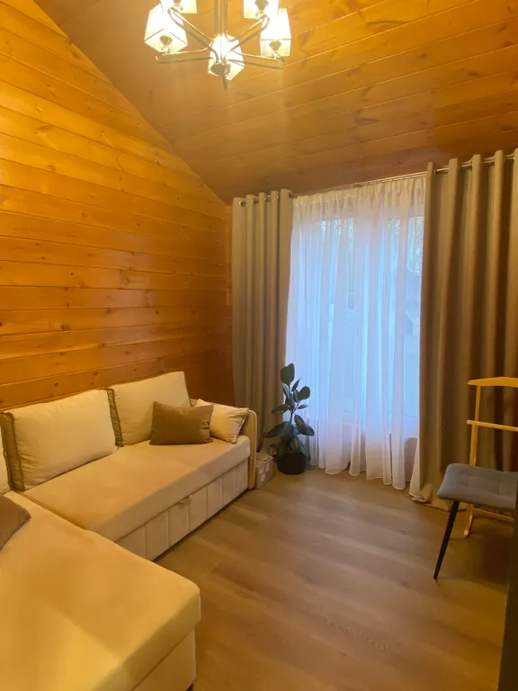 Современный барнхаус у леса рядом с городом