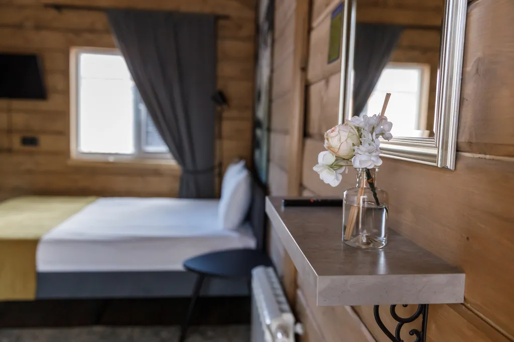 Уютный коттедж для двоих у реки в центре