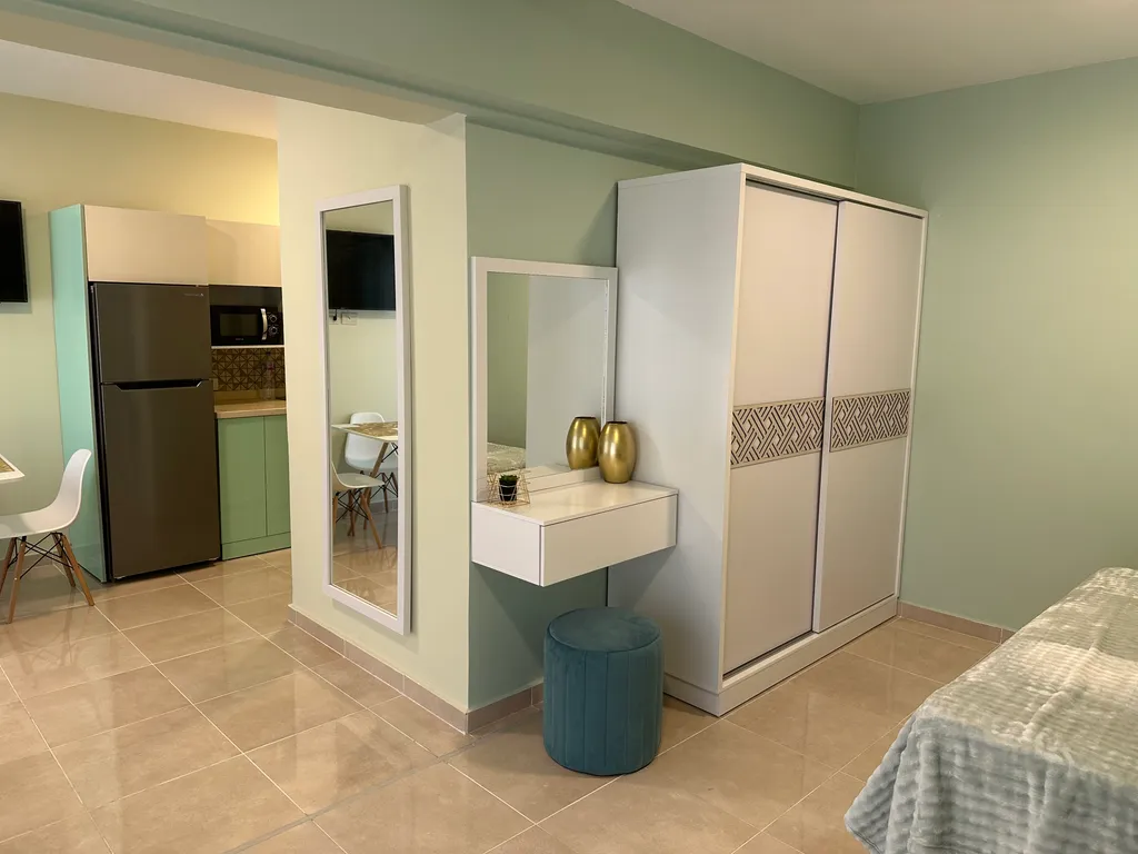 Апартаменты с личным пляжем и бассейном