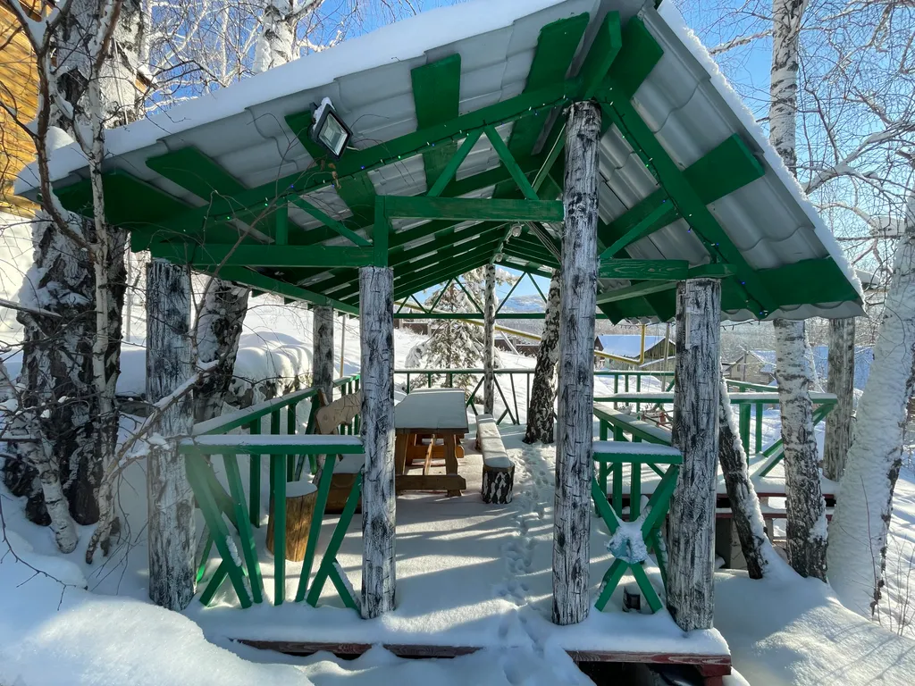 Теремок в горах бревенчатый дом и баня