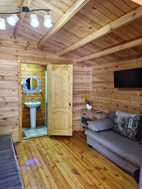 Коттедж Эко домик с парковкой рядом с горной рекой — Гагра