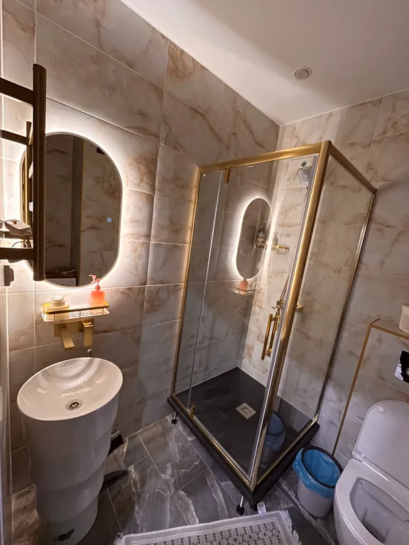 Видовая на озеро и город уютная квартира