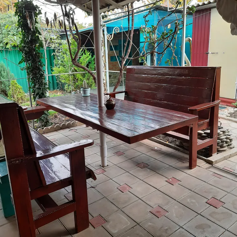 Половина двухэтажного дома у моря