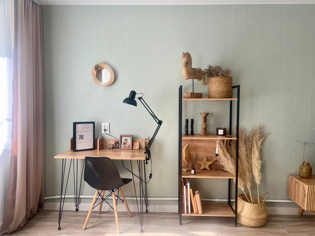 Дом Под Покровом на тихой улице с видом на монастырь