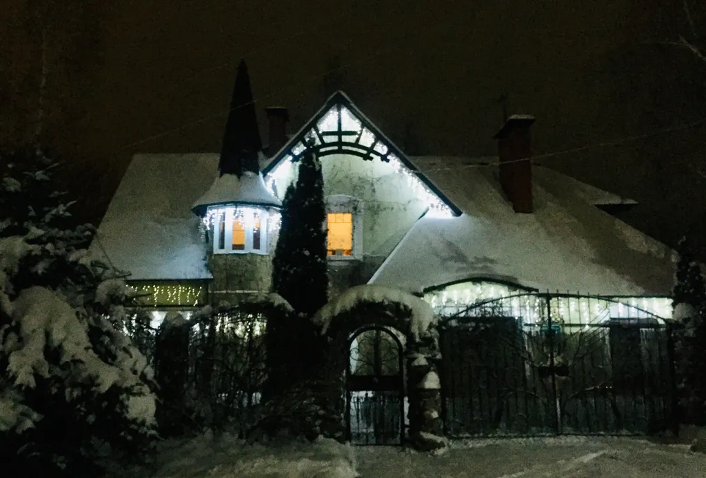 Коттедж с баней и джакузи рядом с горками