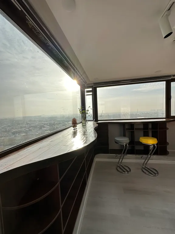 Панорамная и огроная квартира на 16 этаже