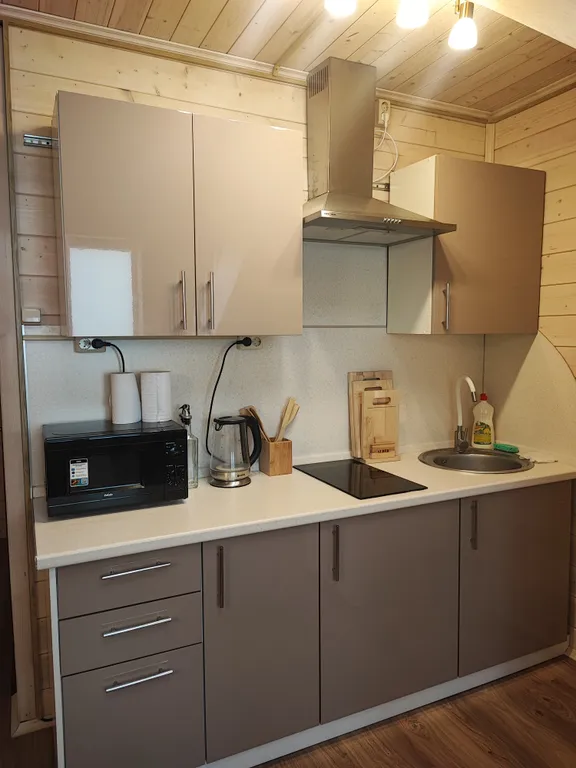 Просторный деревянный коттедж, половина дома 2 этажа 4п