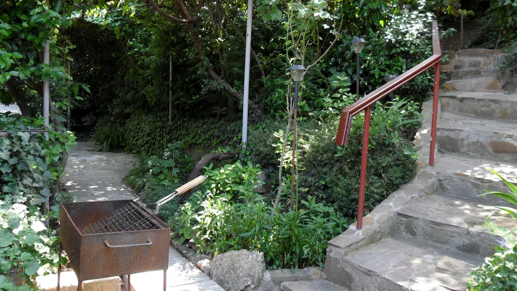 Коттедж Дом с парковкой и отдельным  двором — Ялта