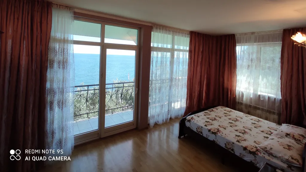 Коттедж Дом на берегу моря в Ялте — аренда посуточно в Ялта