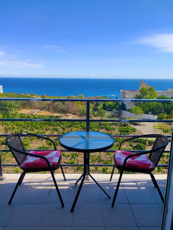 Студия с видом на море