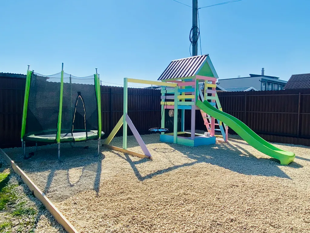 Коттедж Коттедж для семьи на море — Кучугуры