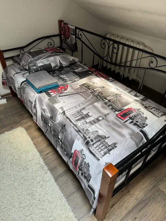 On two levels with two bathrooms