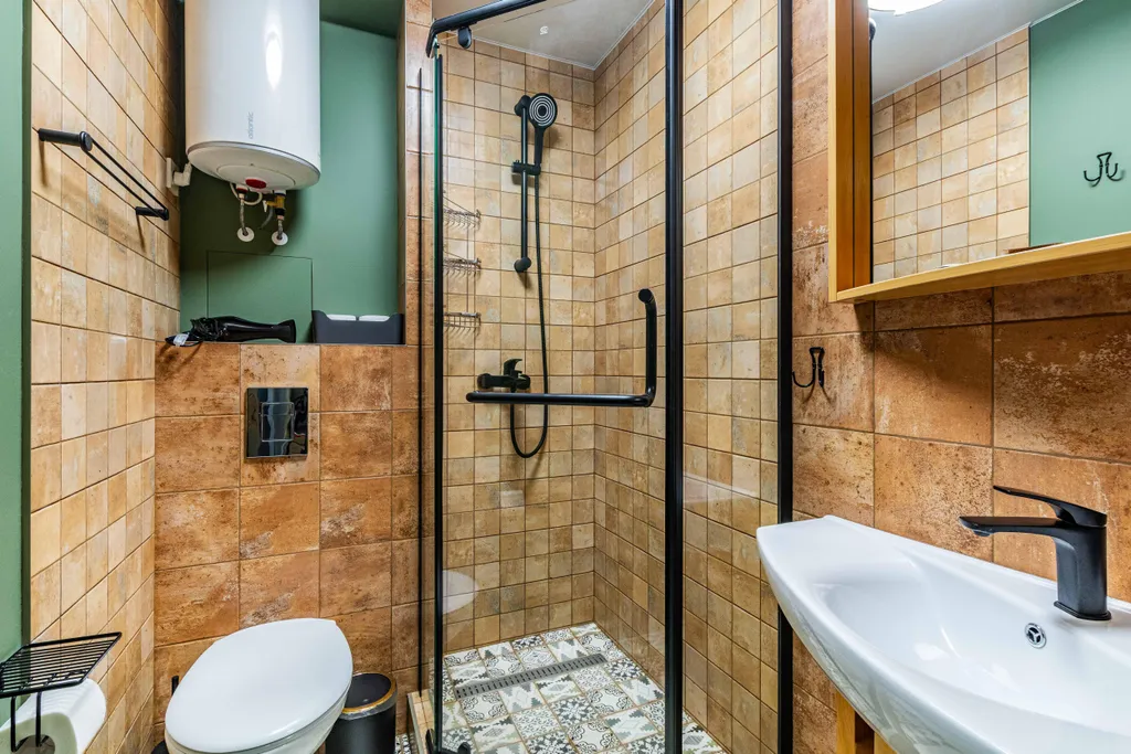 Квартира Уютная комната с выходом на балкон в трёхкомнатной квартире — Екатеринбург