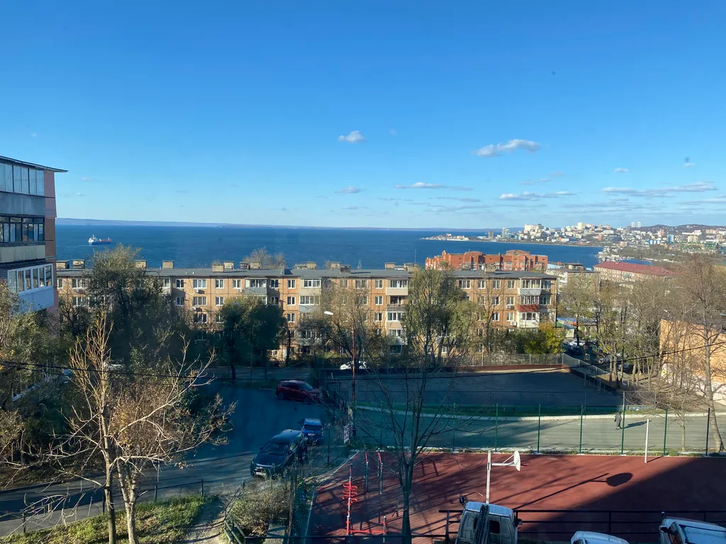 Первая речка, рядом с пляжем на мысе Кунгасный