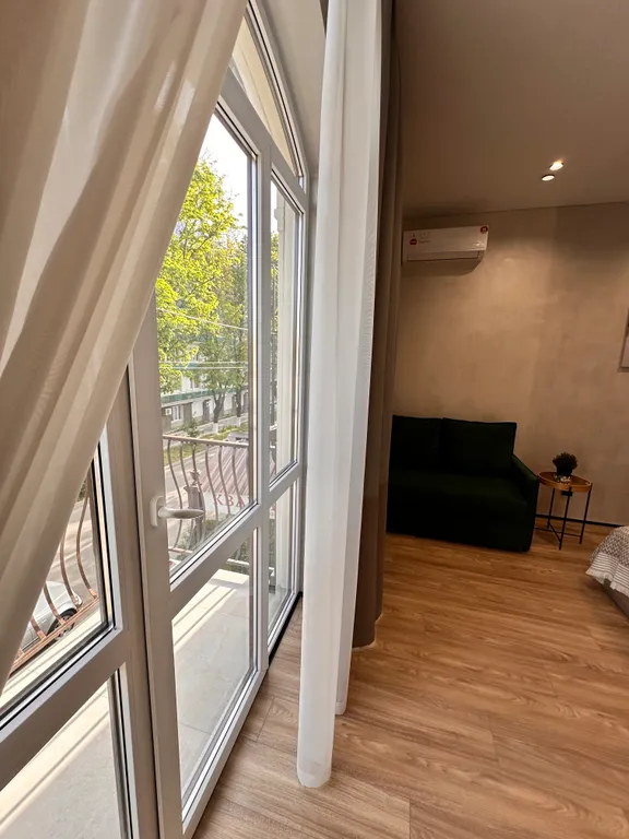 Апартаменты с балконом в центре курортной зоны