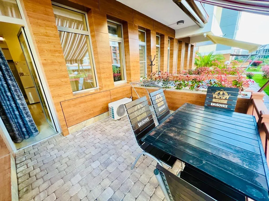 Светлая квартира с террасой рядом с морем