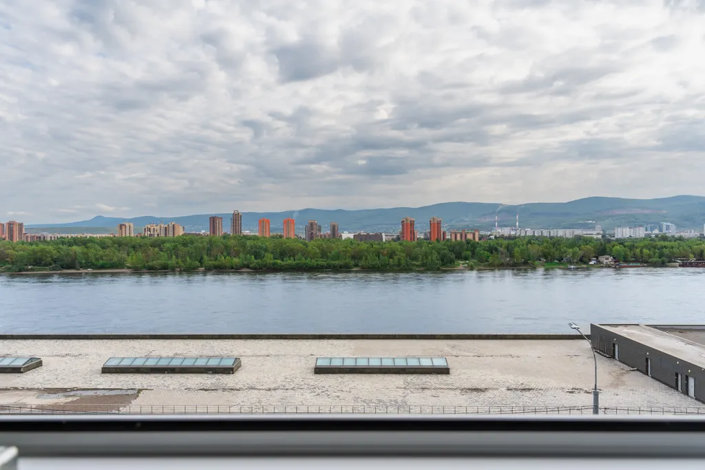 Большая комфортабельная квартира на Набережной Енисея