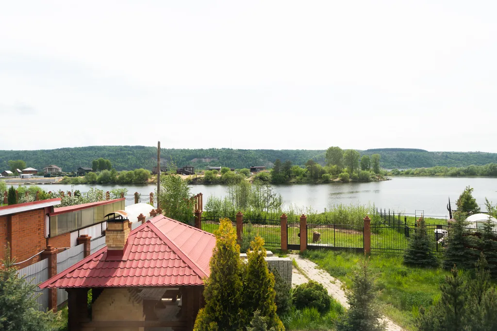 Большой коттедж