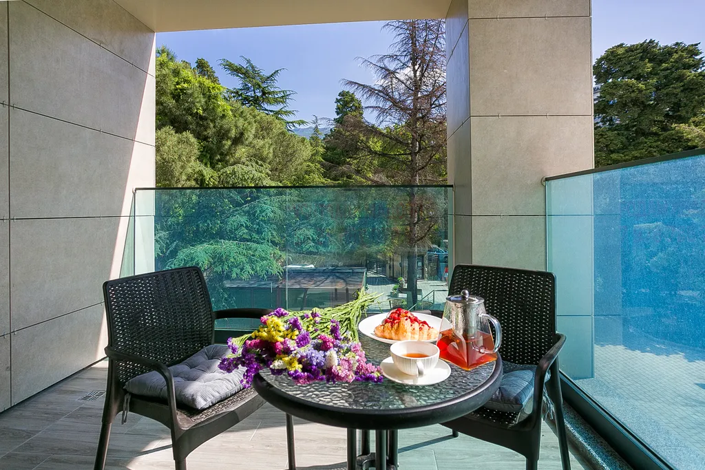 Лимонный апартамент с видом на лес