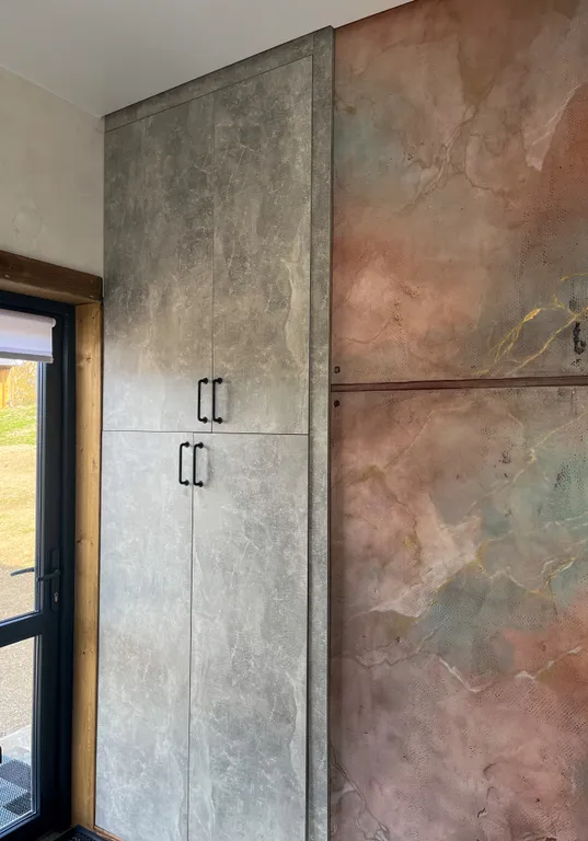 Дом с террасой на территории базы отдыха едем в горы