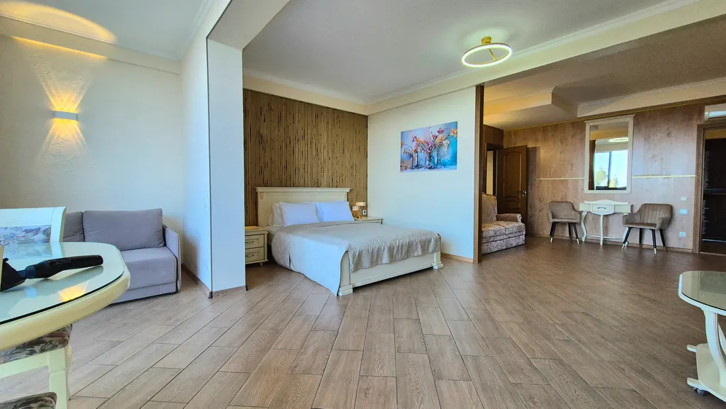 Супер-видовая квартира в Ливадии на берегу моря