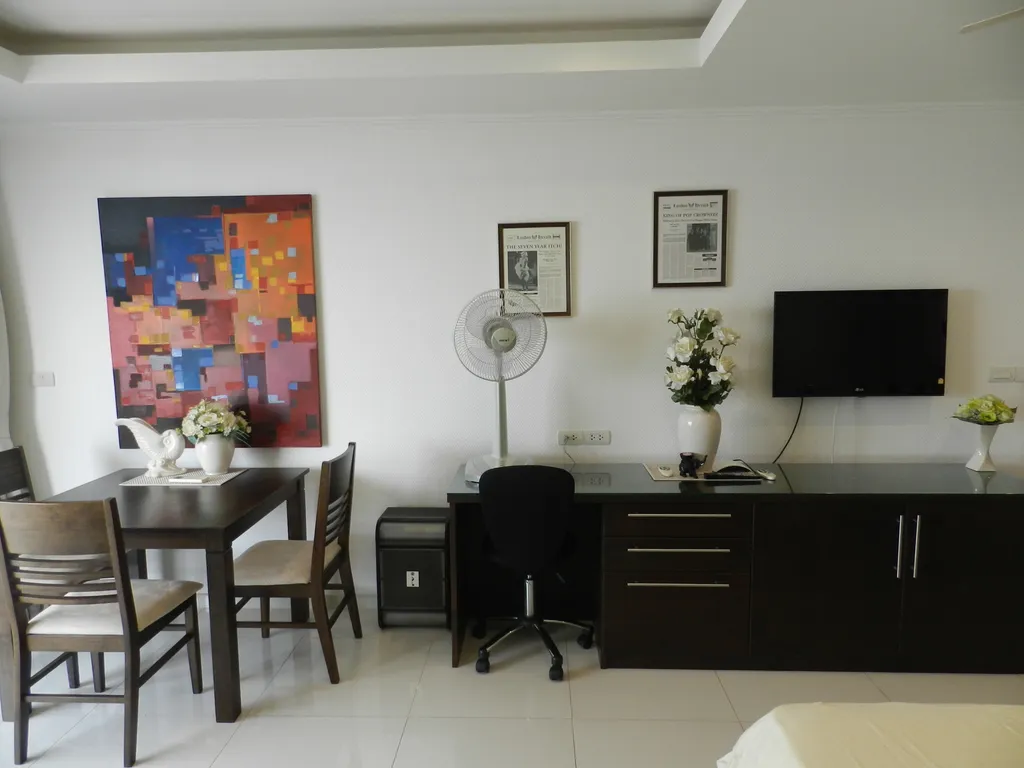 Студия с фронтальным видом на море