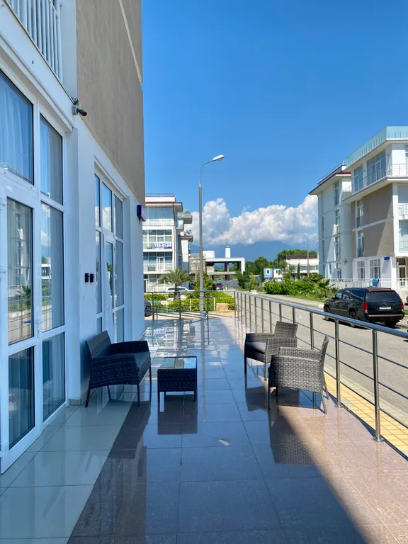 Просторная студия с террасой на первой линии в Сириусе