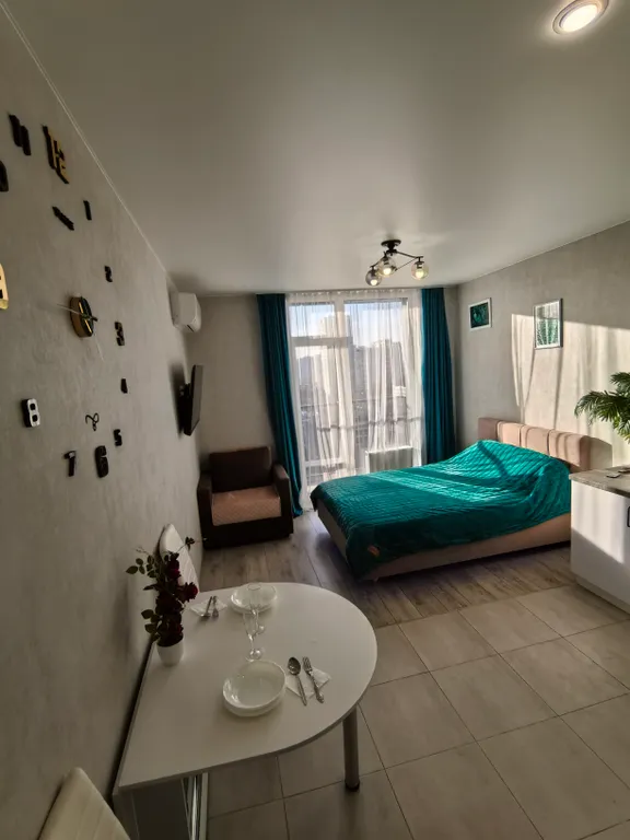 Студия с видом на город