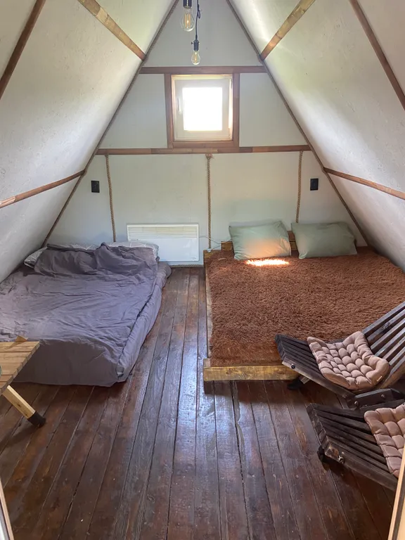 Треугольный дом с баней и чаном