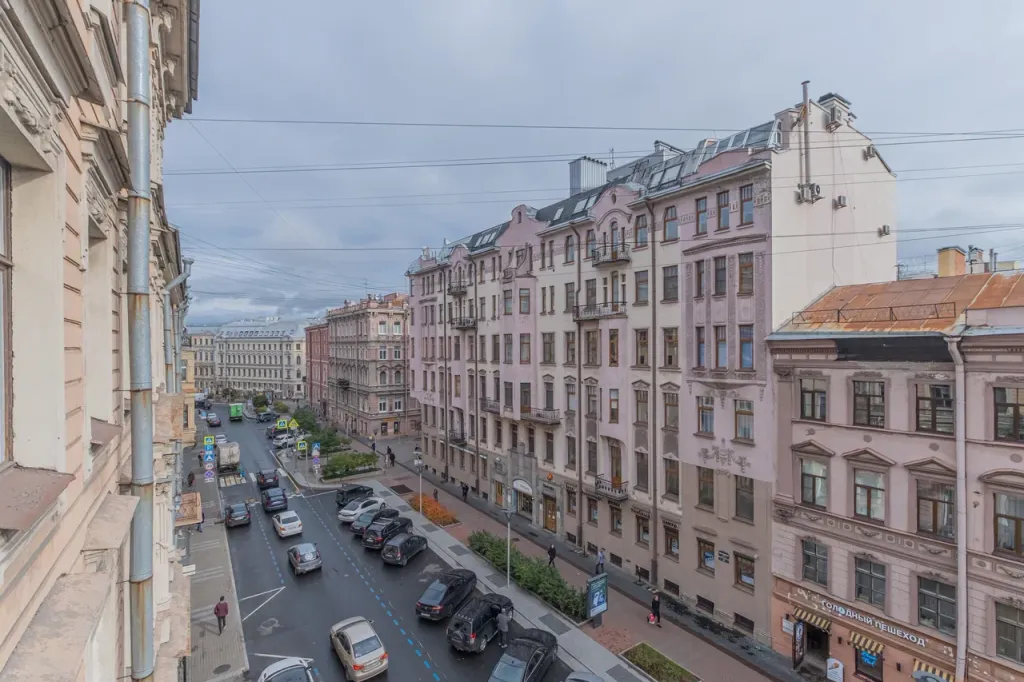 Квартира Стильная квартира в центре с балконом и видом на пешеходную улицу — Санкт-Петербург