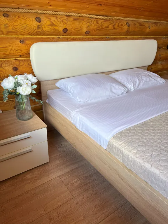 Уютный деревянный дом с видом на горы